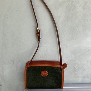 NWOT Dooney and Bourke short shoulder bag
